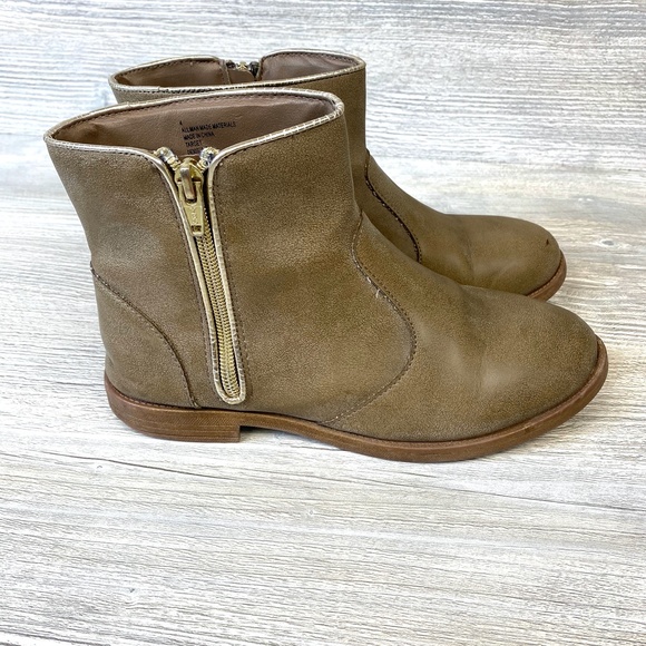 Cat & Jack Taupe Distressed Booties Girls 4 - Picture 1 of 6